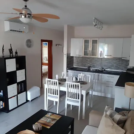 Casa Anna. Pool And Next To The 別荘 *