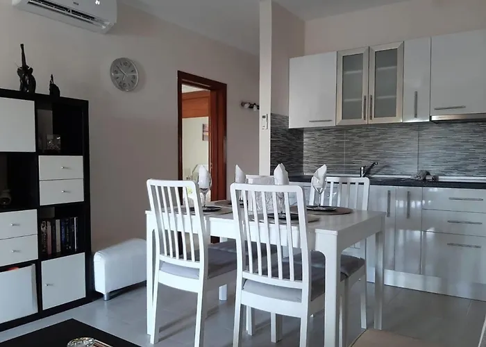 Casa Anna. Pool And Next To The Σπίτι διακοπών