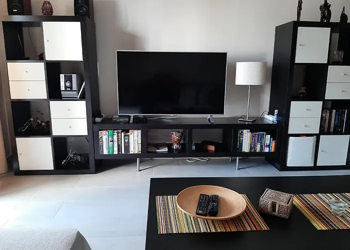 Casa Anna. Pool And Next To The Nyaraló *