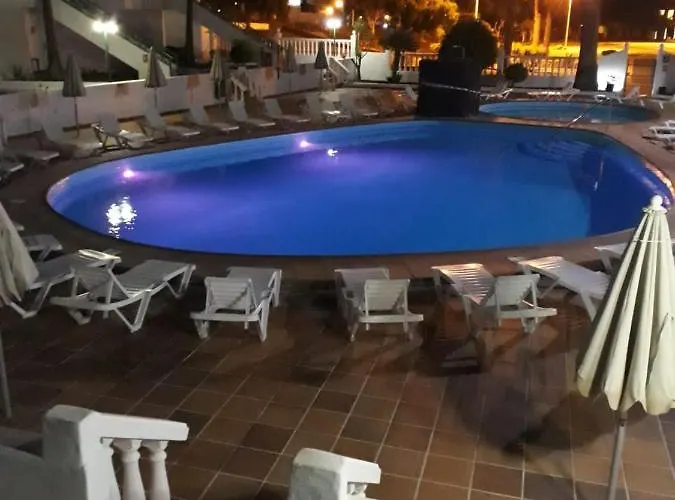 Casa Anna. Pool And Next To The Nyaraló