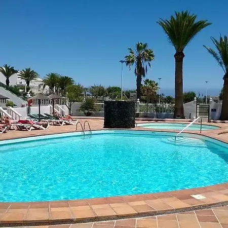 度假居 Casa Anna. Pool And Next To The