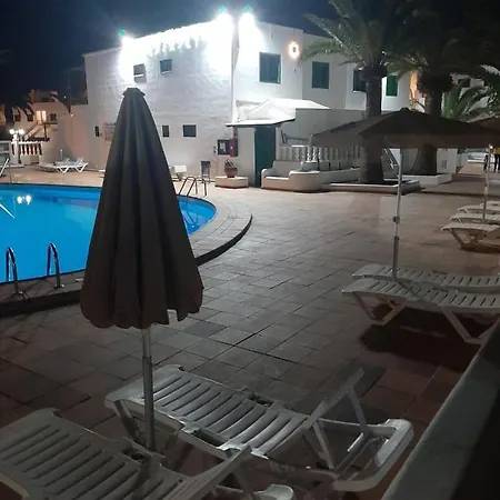 Casa Anna. Pool And Next To The Дом отдыха *