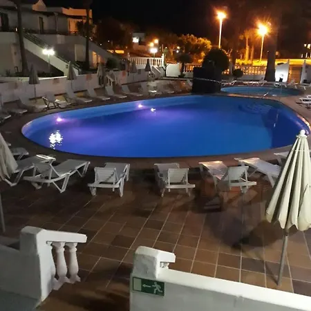 Casa Anna. Pool And Next To The Дом отдыха