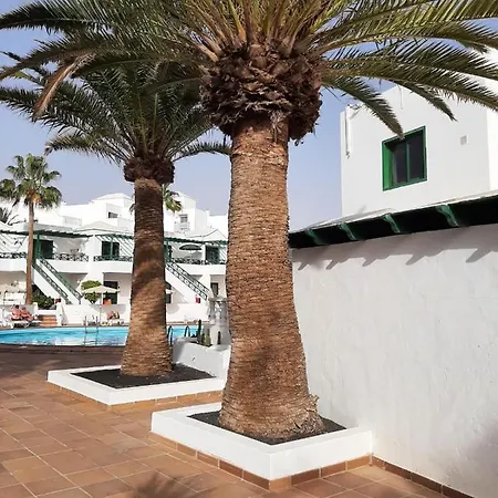 Casa Anna. Pool And Next To The בית נופש *