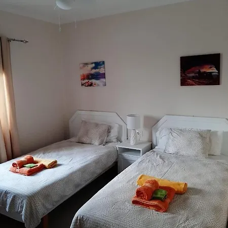 Casa Anna. Pool And Next To The בית נופש