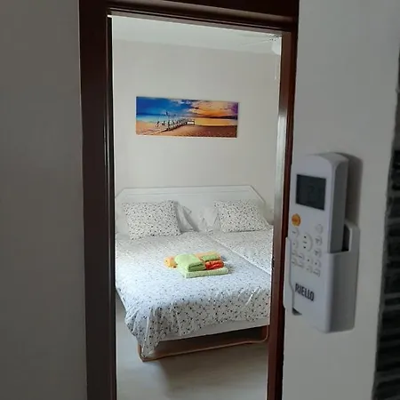 Casa Anna. Pool And Next To The בית נופש