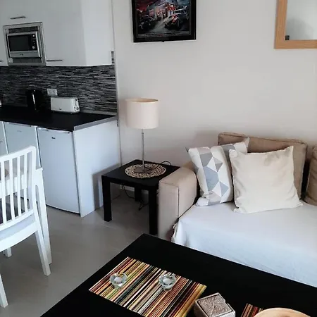 Casa Anna. Pool And Next To The בית נופש *