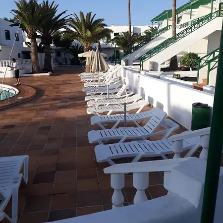 Casa Anna. Pool And Next To The בית נופש *