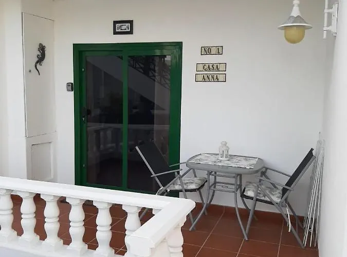 Casa Anna. Pool And Next To The Dom wakacyjny Puerto del Carmen (Lanzarote)